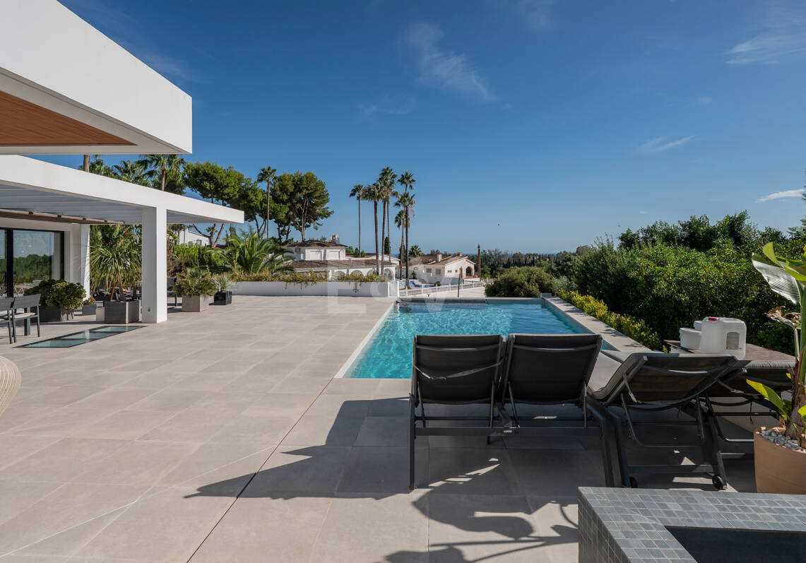 Villa de inspiración escandinava en Elviria Este, Marbella