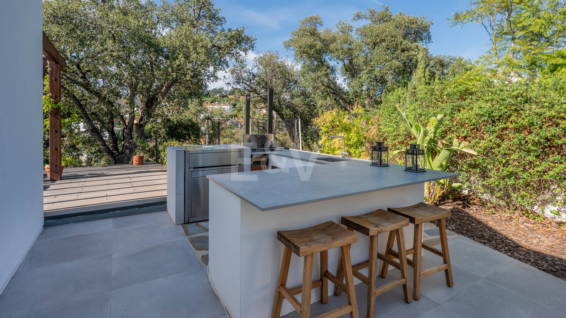 Villa de inspiración escandinava en Elviria Este, Marbella