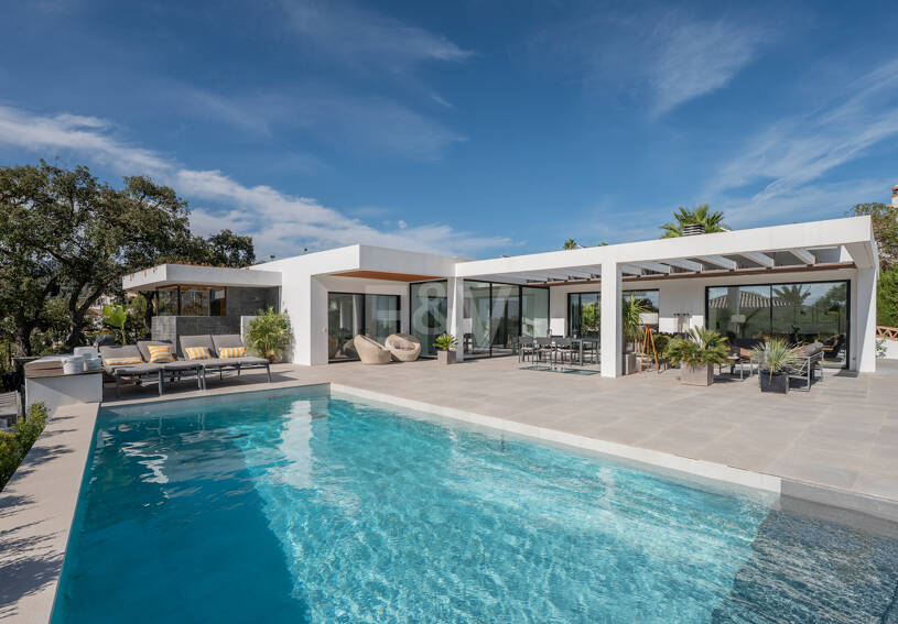Villa de inspiración escandinava en Elviria Este, Marbella