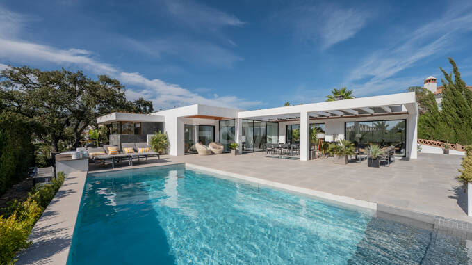 Skandinavisch inspirierte Villa in Elviria Ost, Marbella