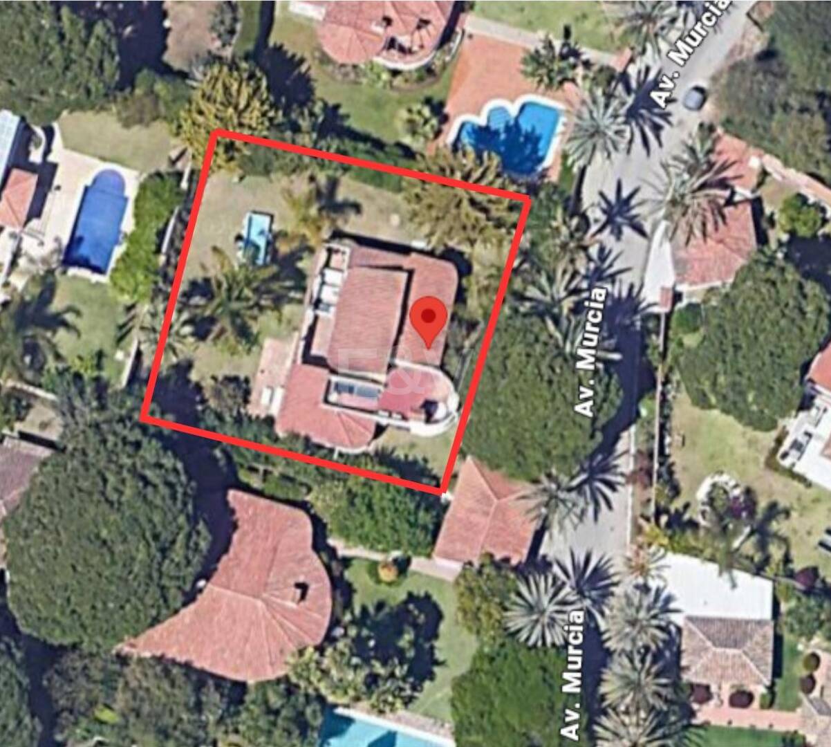 Andalusisk stil Villa med Renovation Project, 200 meter från stranden i Marbesa