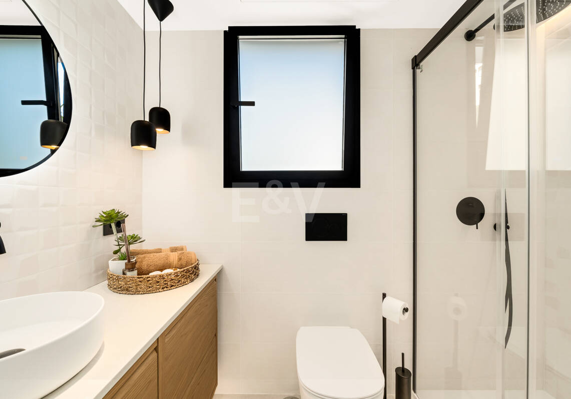 Appartement moderne avec vue sur la montagne et la mer à proximité de Puerto Banus