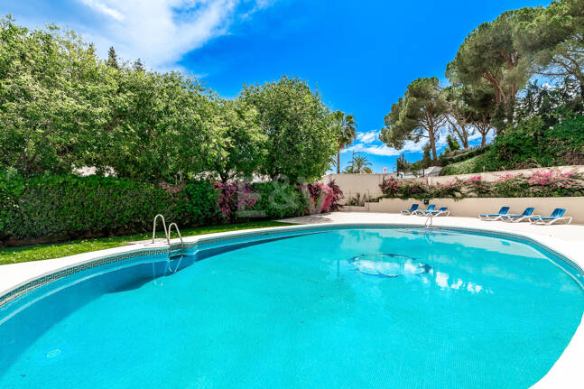 Appartement moderne avec vue sur la montagne et la mer à proximité de Puerto Banus