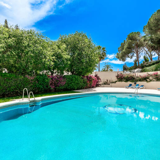 Appartement moderne avec vue sur la montagne et la mer à proximité de Puerto Banus