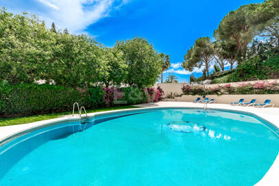 Appartement moderne avec vue sur la montagne et la mer à proximité de Puerto Banus