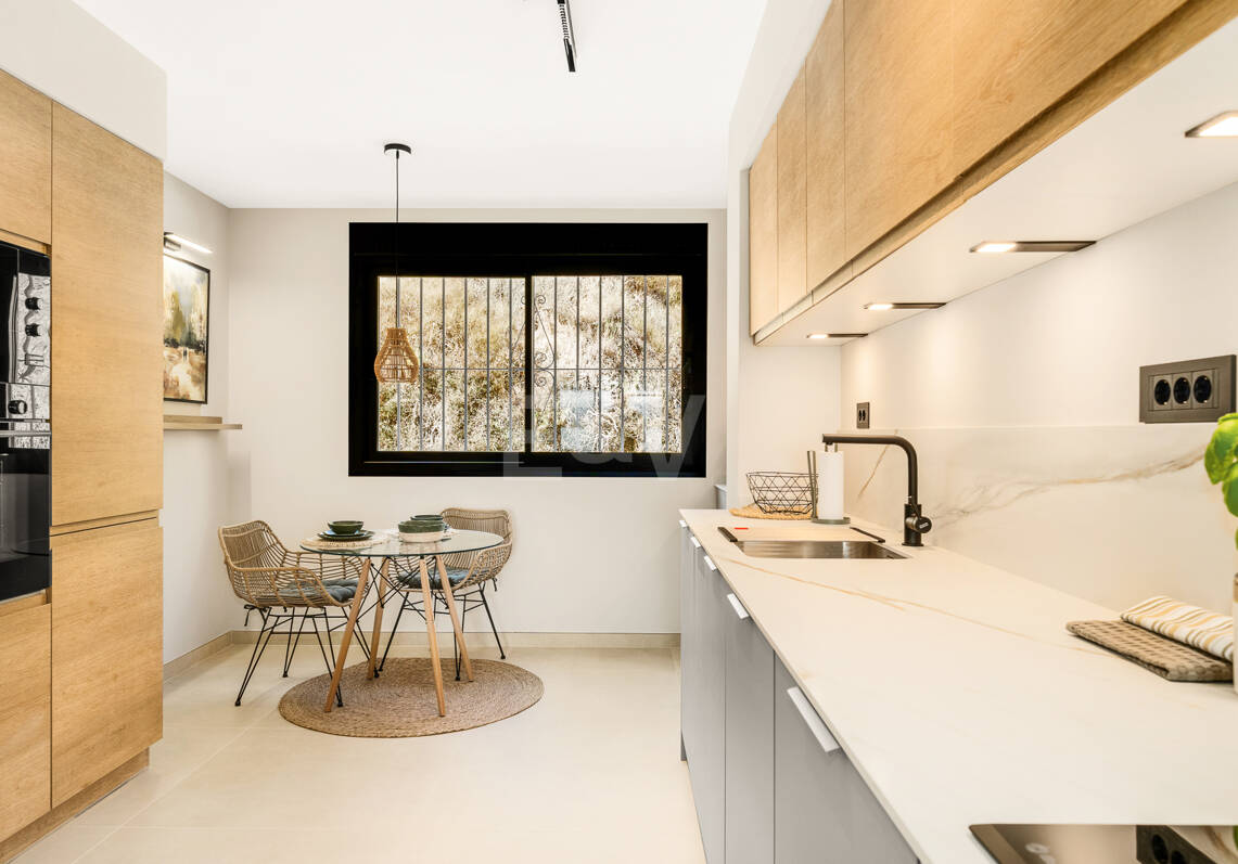 Appartement moderne avec vue sur la montagne et la mer à proximité de Puerto Banus