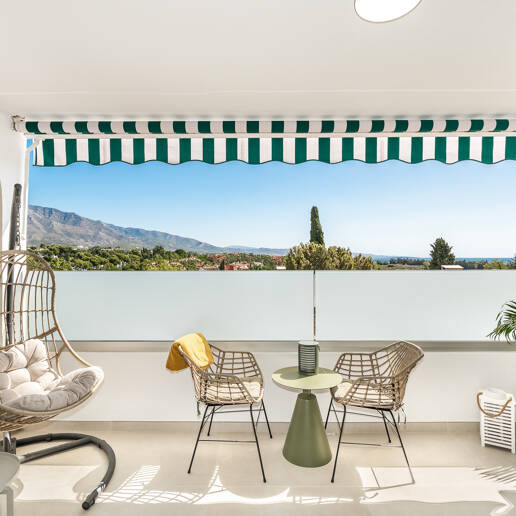 Appartement moderne avec vue sur la montagne et la mer à proximité de Puerto Banus