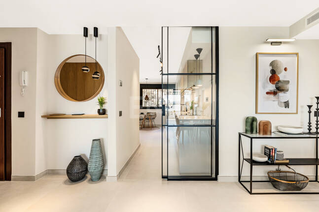 Appartement moderne avec vue sur la montagne et la mer à proximité de Puerto Banus