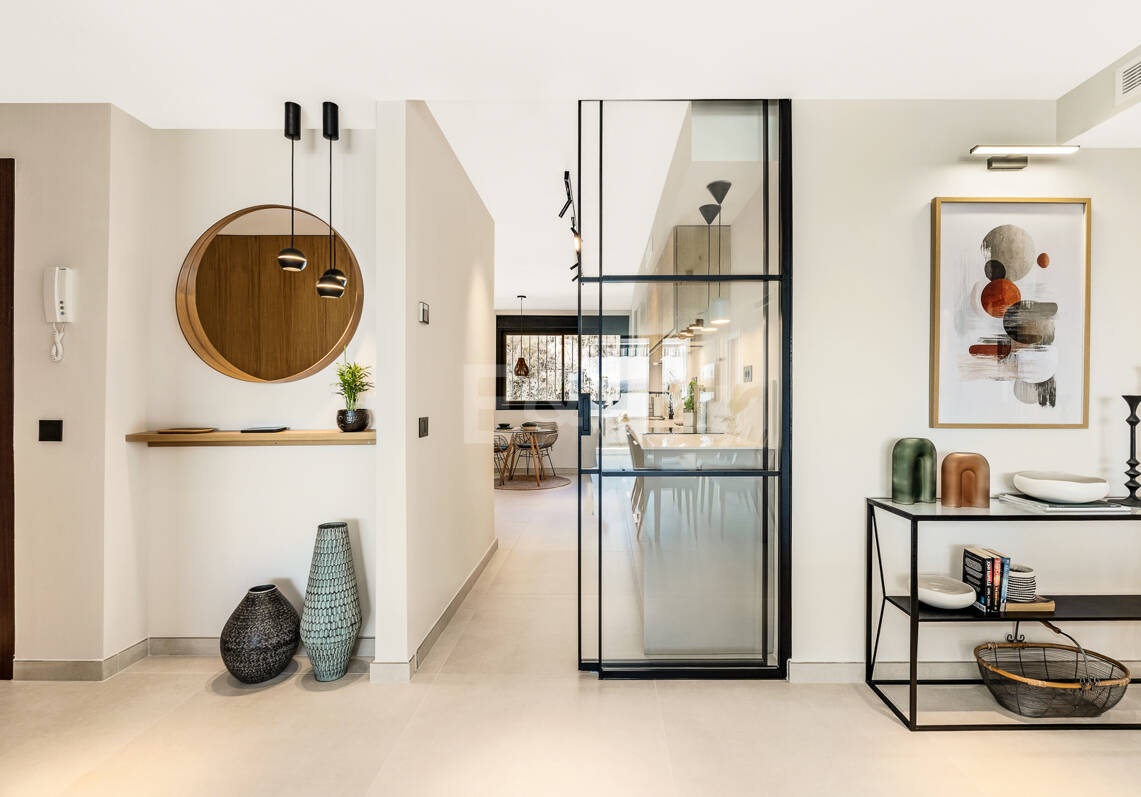 Appartement moderne avec vue sur la montagne et la mer à proximité de Puerto Banus