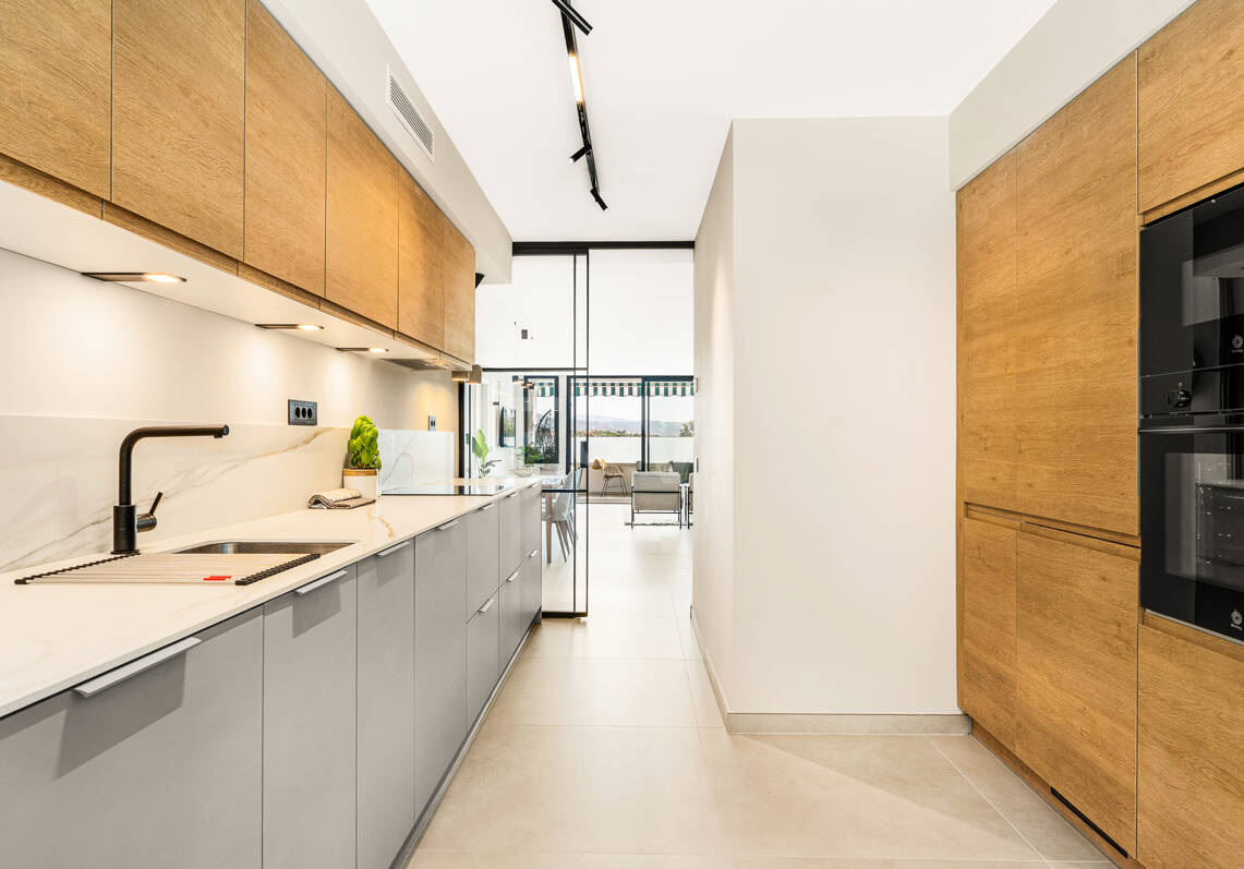 Appartement moderne avec vue sur la montagne et la mer à proximité de Puerto Banus