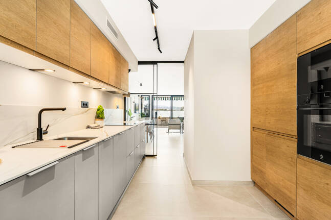 Appartement moderne avec vue sur la montagne et la mer à proximité de Puerto Banus