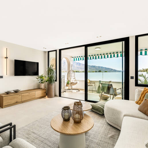 Appartement moderne avec vue sur la montagne et la mer à proximité de Puerto Banus