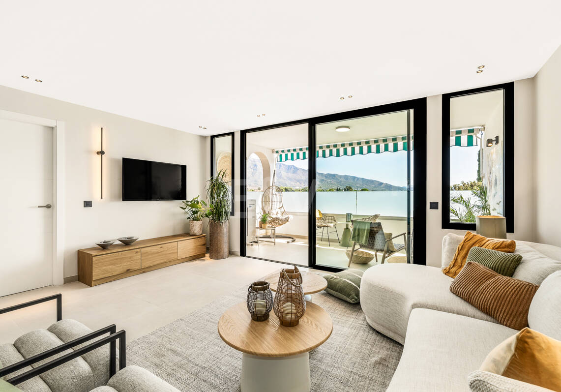 Appartement moderne avec vue sur la montagne et la mer à proximité de Puerto Banus