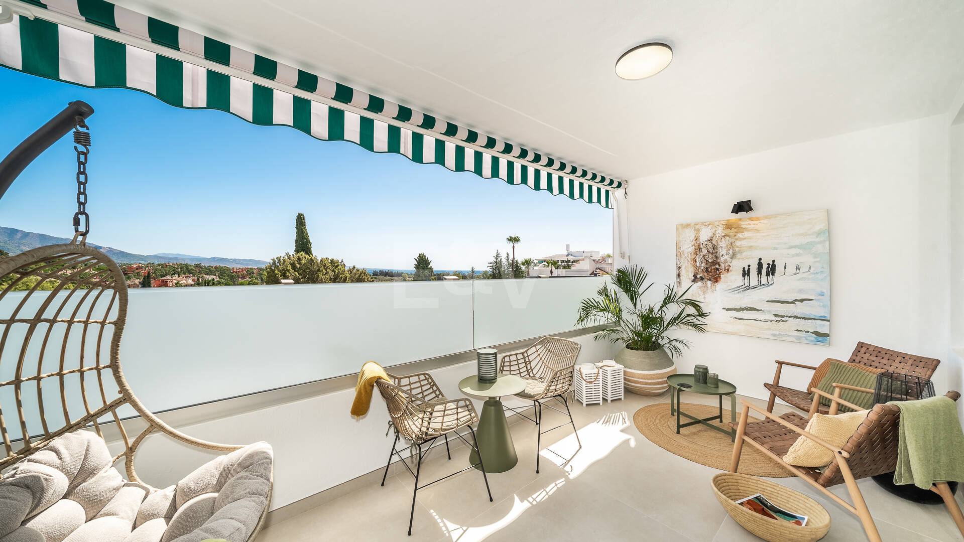 Appartement moderne avec vue sur la montagne et la mer à proximité de Puerto Banus