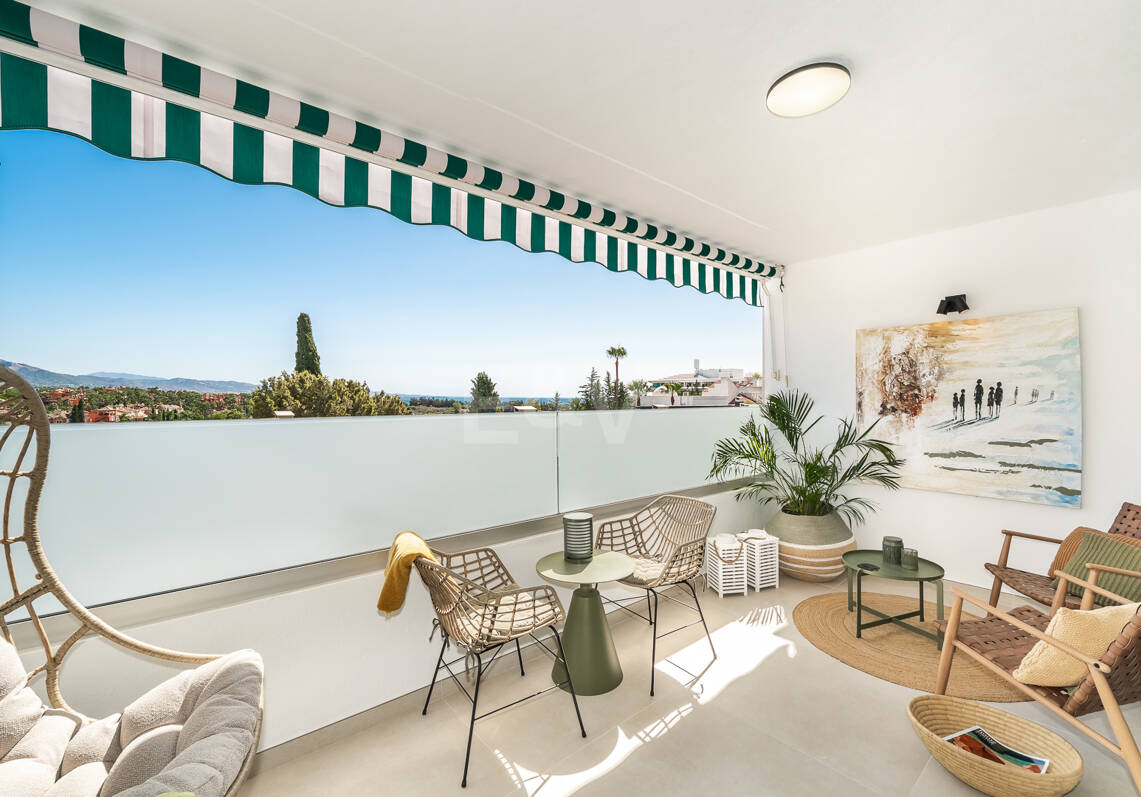 Appartement moderne avec vue sur la montagne et la mer à proximité de Puerto Banus