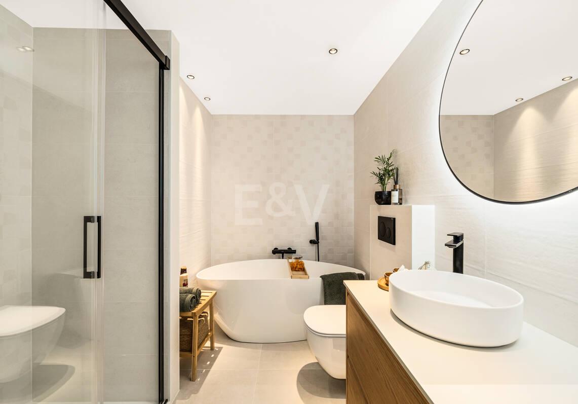 Appartement moderne avec vue sur la montagne et la mer à proximité de Puerto Banus