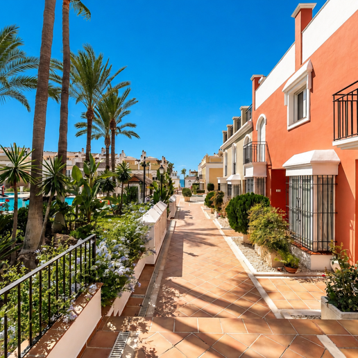 Adosado en conjunto de primera línea de mar, Bahía de Marbella