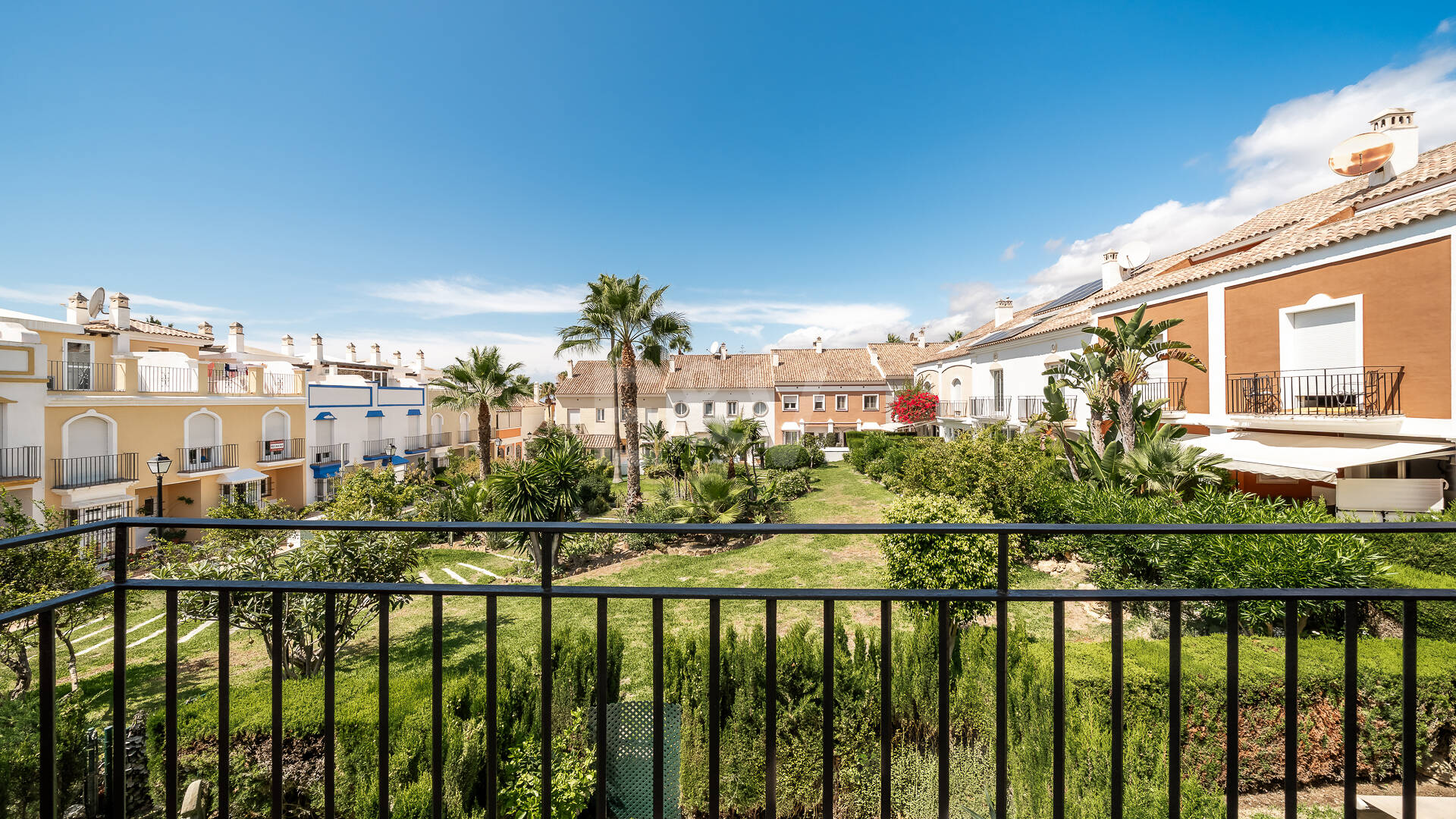 Adosado en conjunto de primera línea de mar, Bahía de Marbella