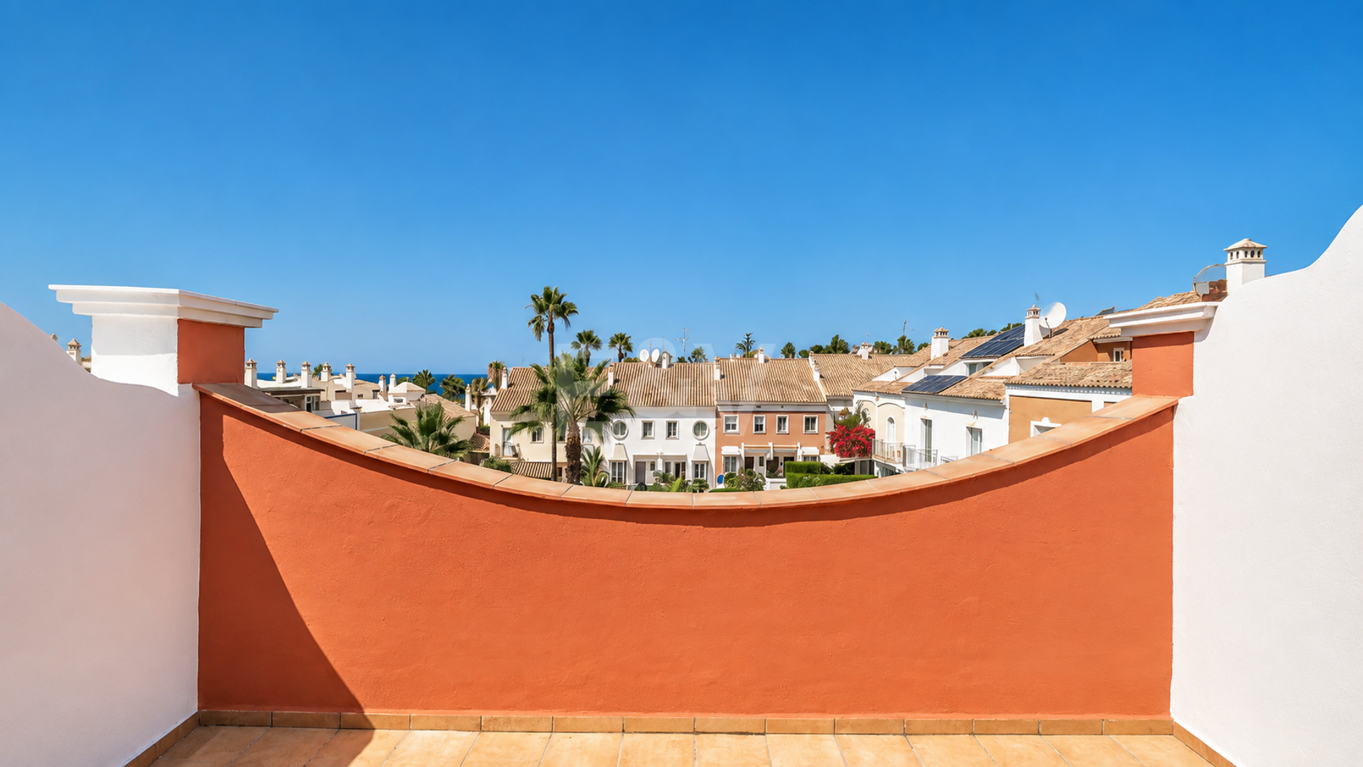 Adosado en conjunto de primera línea de mar, Bahía de Marbella