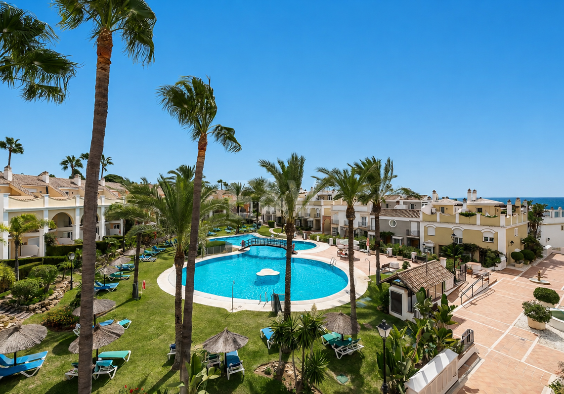 Adosado en conjunto de primera línea de mar, Bahía de Marbella