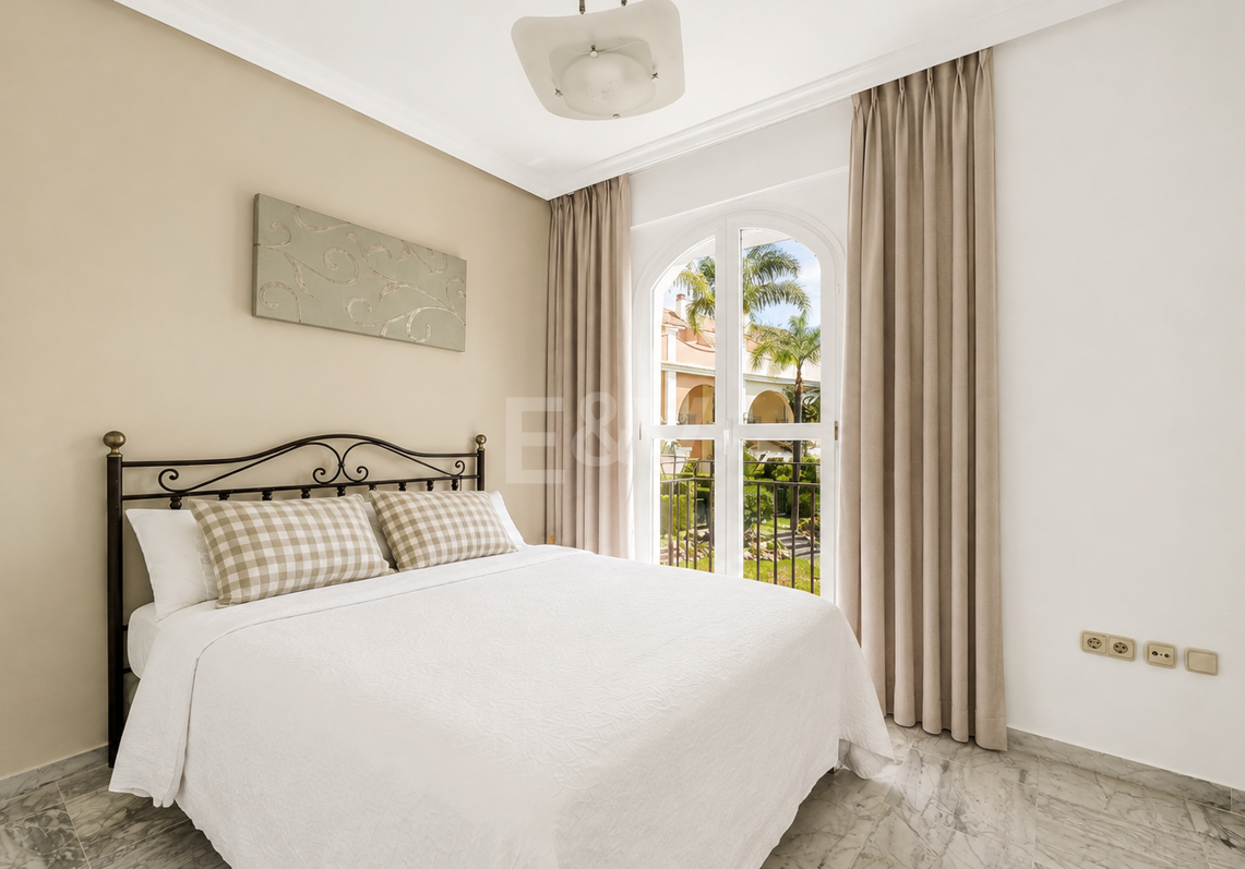 Adosado en conjunto de primera línea de mar, Bahía de Marbella