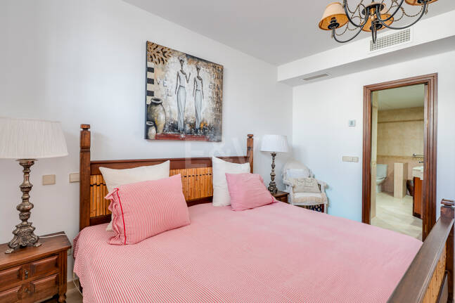 Villa junto a la playa en San Pedro, a poca distancia a pie de servicios, colegios y el mar