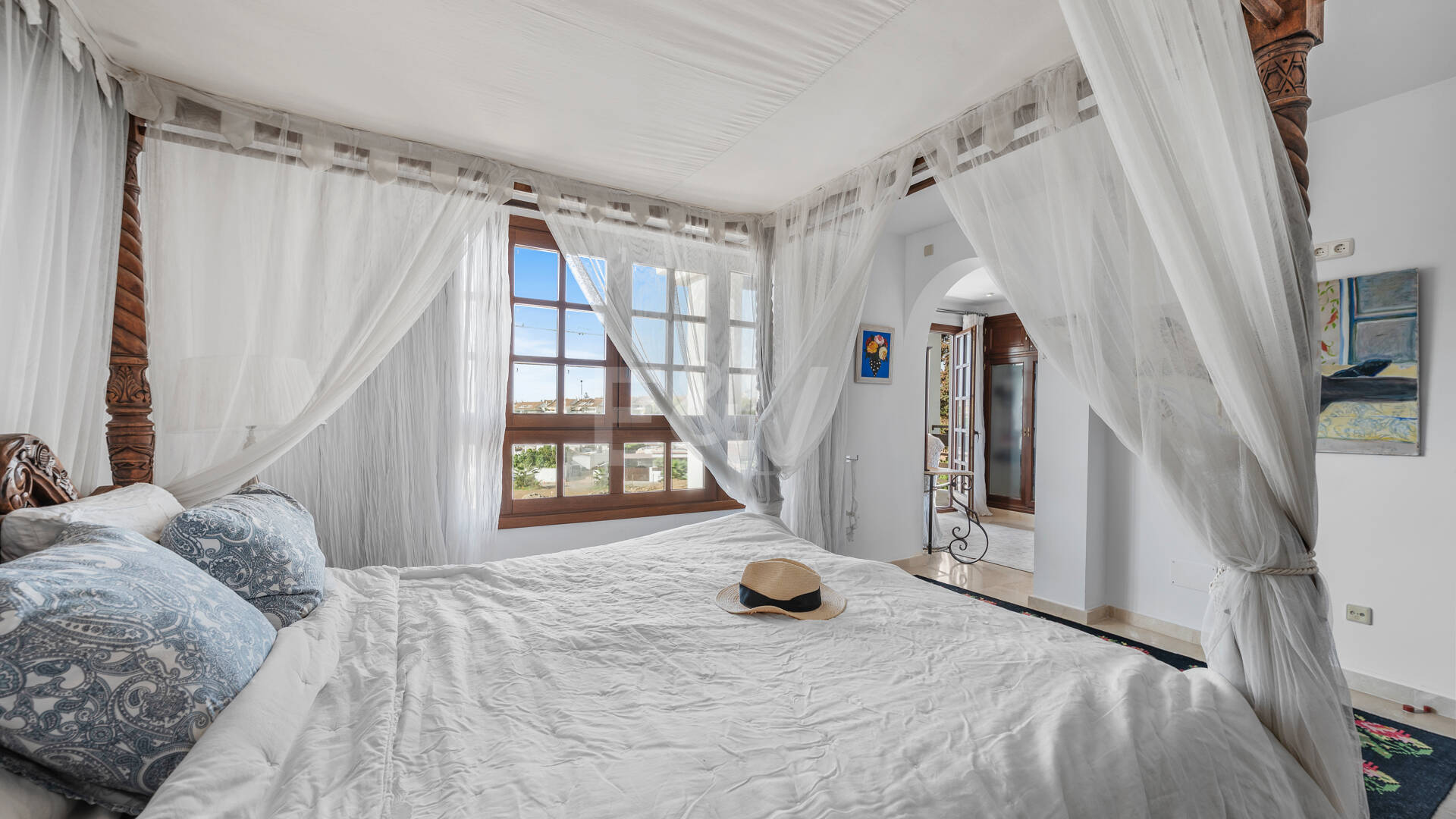 Villa junto a la playa en San Pedro, a poca distancia a pie de servicios, colegios y el mar
