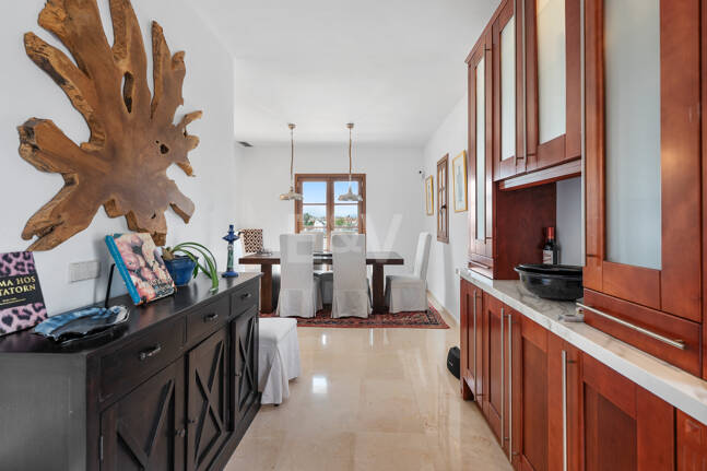 Villa junto a la playa en San Pedro, a poca distancia a pie de servicios, colegios y el mar