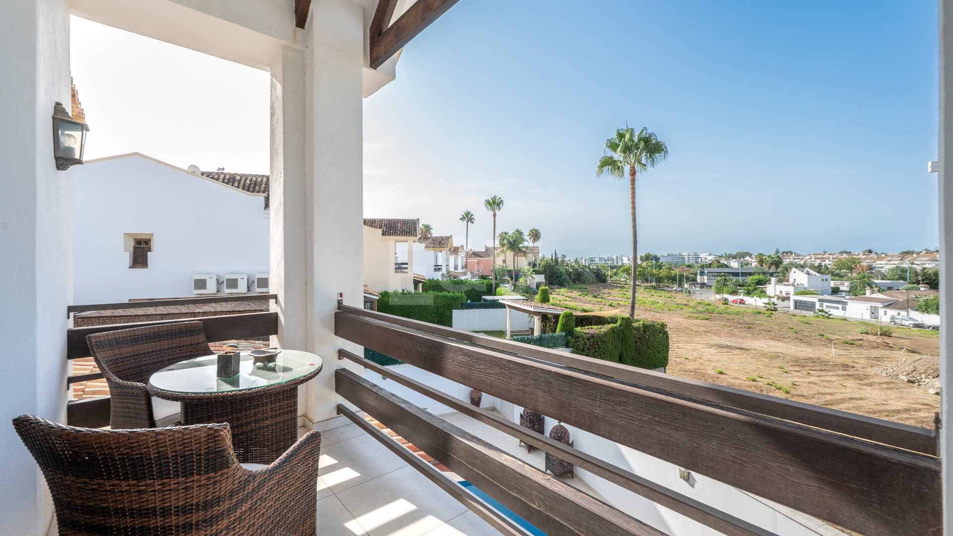 Villa junto a la playa en San Pedro, a poca distancia a pie de servicios, colegios y el mar