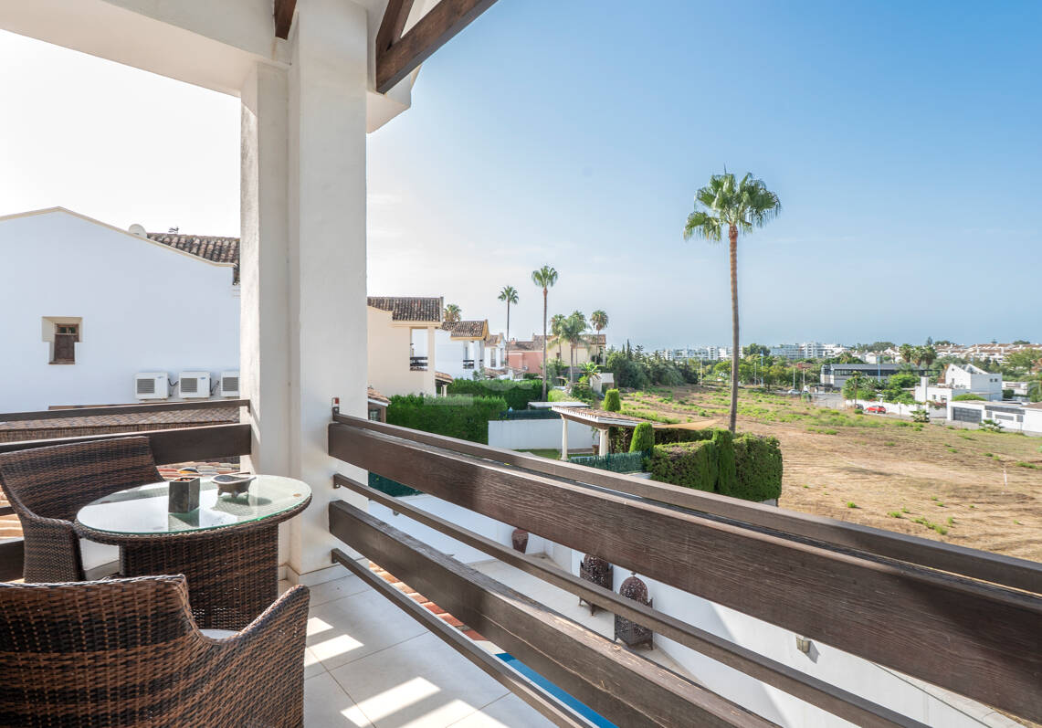 Villa junto a la playa en San Pedro, a poca distancia a pie de servicios, colegios y el mar