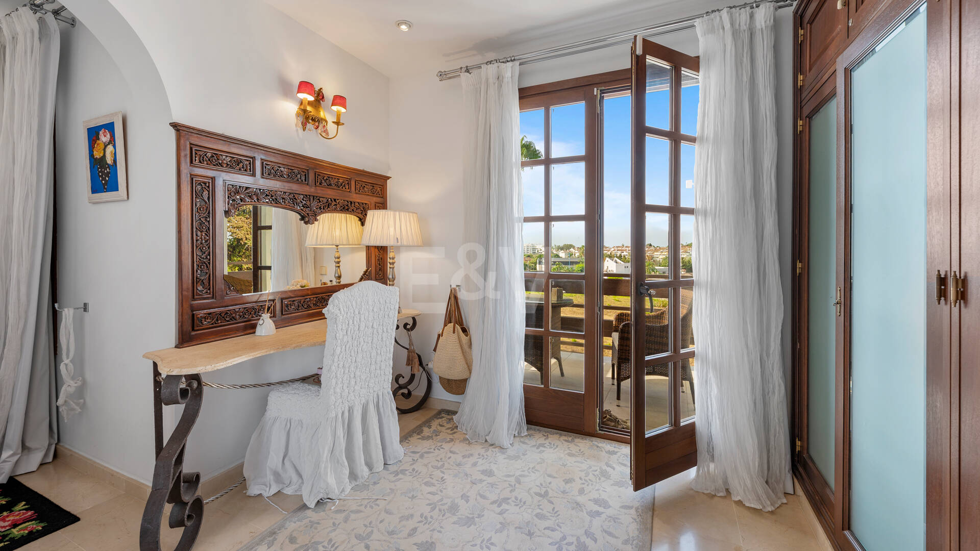 Villa junto a la playa en San Pedro, a poca distancia a pie de servicios, colegios y el mar
