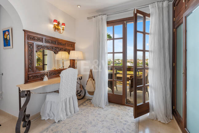 Villa junto a la playa en San Pedro, a poca distancia a pie de servicios, colegios y el mar