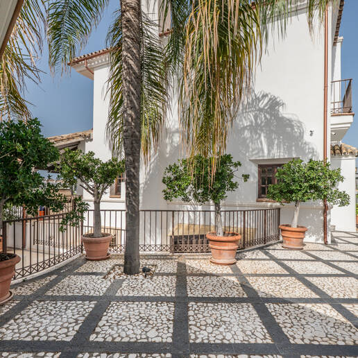 Villa junto a la playa en San Pedro, a poca distancia a pie de servicios, colegios y el mar
