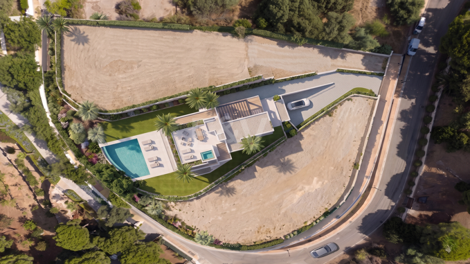 Neuwertige moderne Villa mit Panoramablick auf Meer und Berge in Elviria