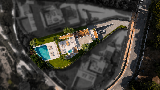 Neuwertige moderne Villa mit Panoramablick auf Meer und Berge in Elviria