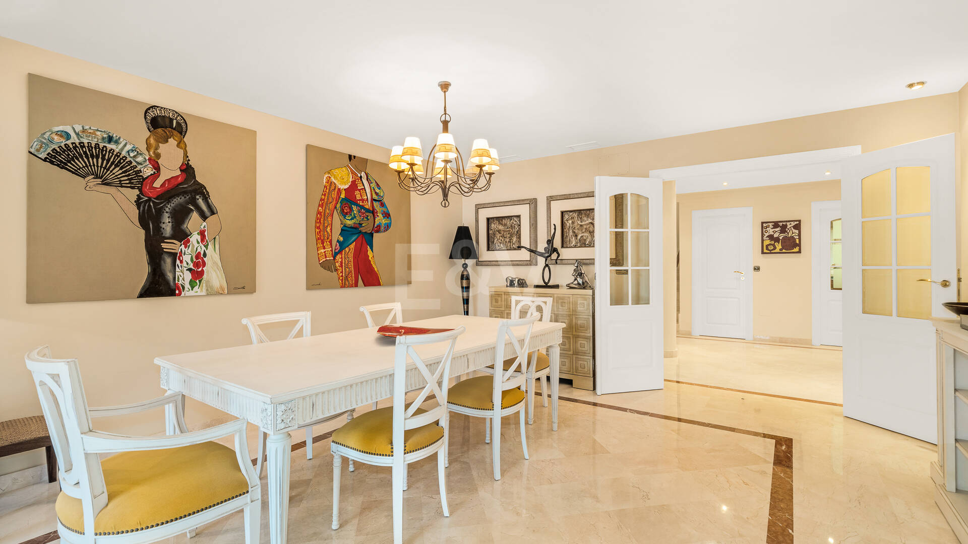Elegante ático duplex de tres dormitorios en Lagos de Sierra Blanca