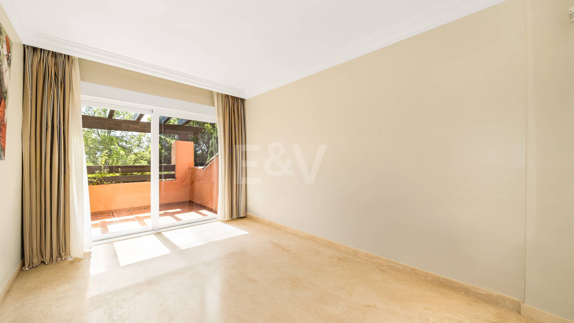 Elegante ático duplex de tres dormitorios en Lagos de Sierra Blanca