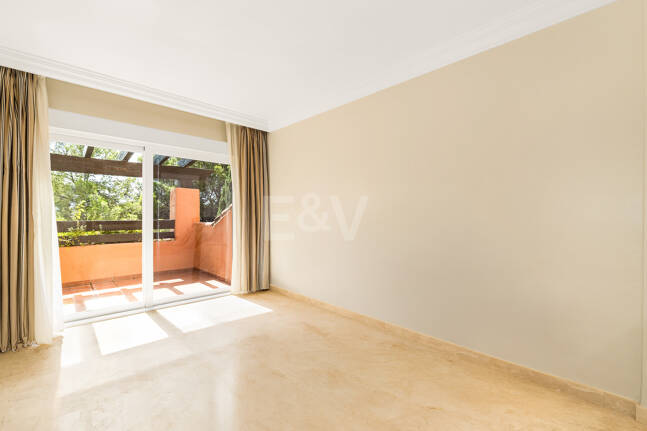 Elegante ático duplex de tres dormitorios en Lagos de Sierra Blanca