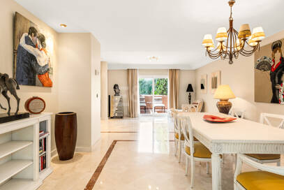 Elegante ático duplex de tres dormitorios en Lagos de Sierra Blanca