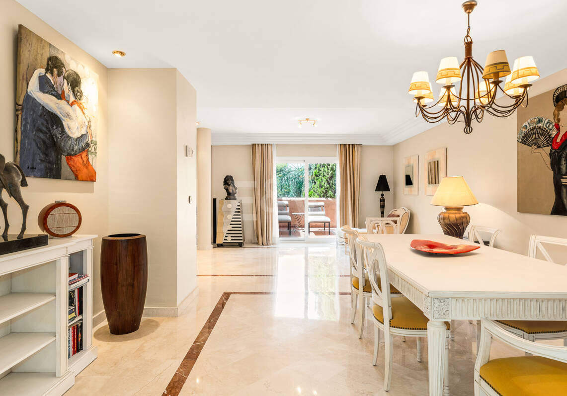 Elegante ático duplex de tres dormitorios en Lagos de Sierra Blanca