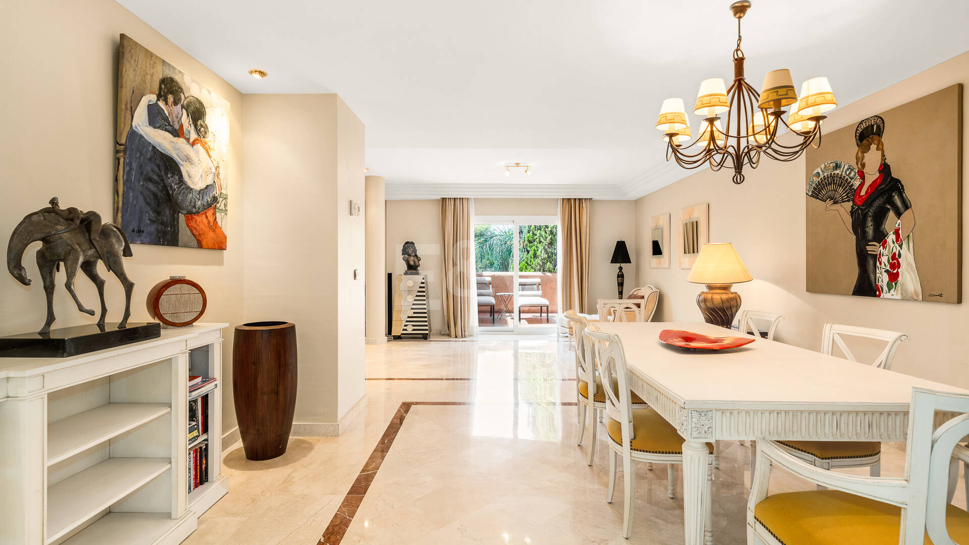Elegante ático duplex de tres dormitorios en Lagos de Sierra Blanca
