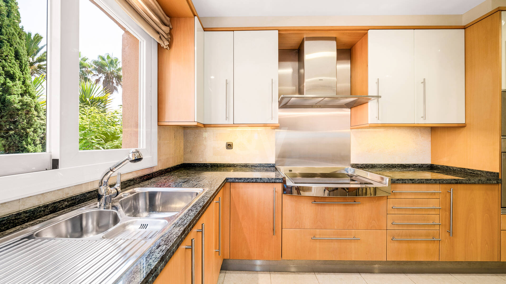 Elegante ático duplex de tres dormitorios en Lagos de Sierra Blanca