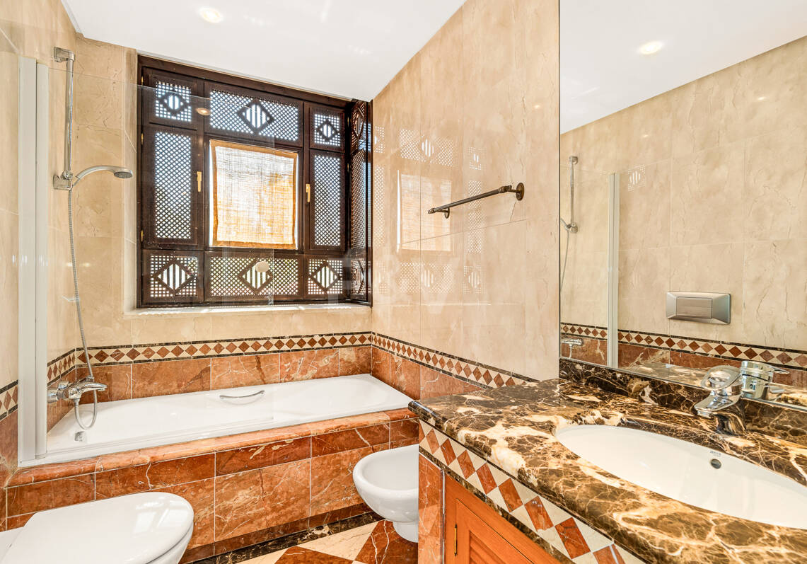 Elegante ático duplex de tres dormitorios en Lagos de Sierra Blanca