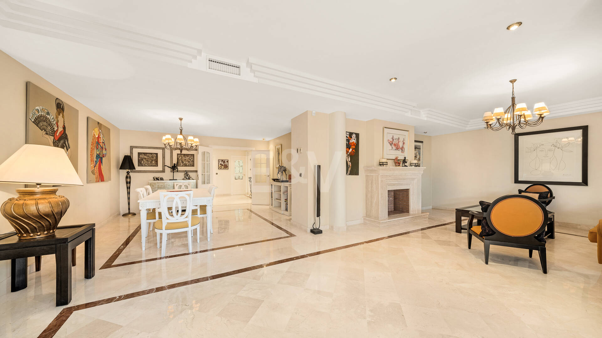 Elegante ático duplex de tres dormitorios en Lagos de Sierra Blanca