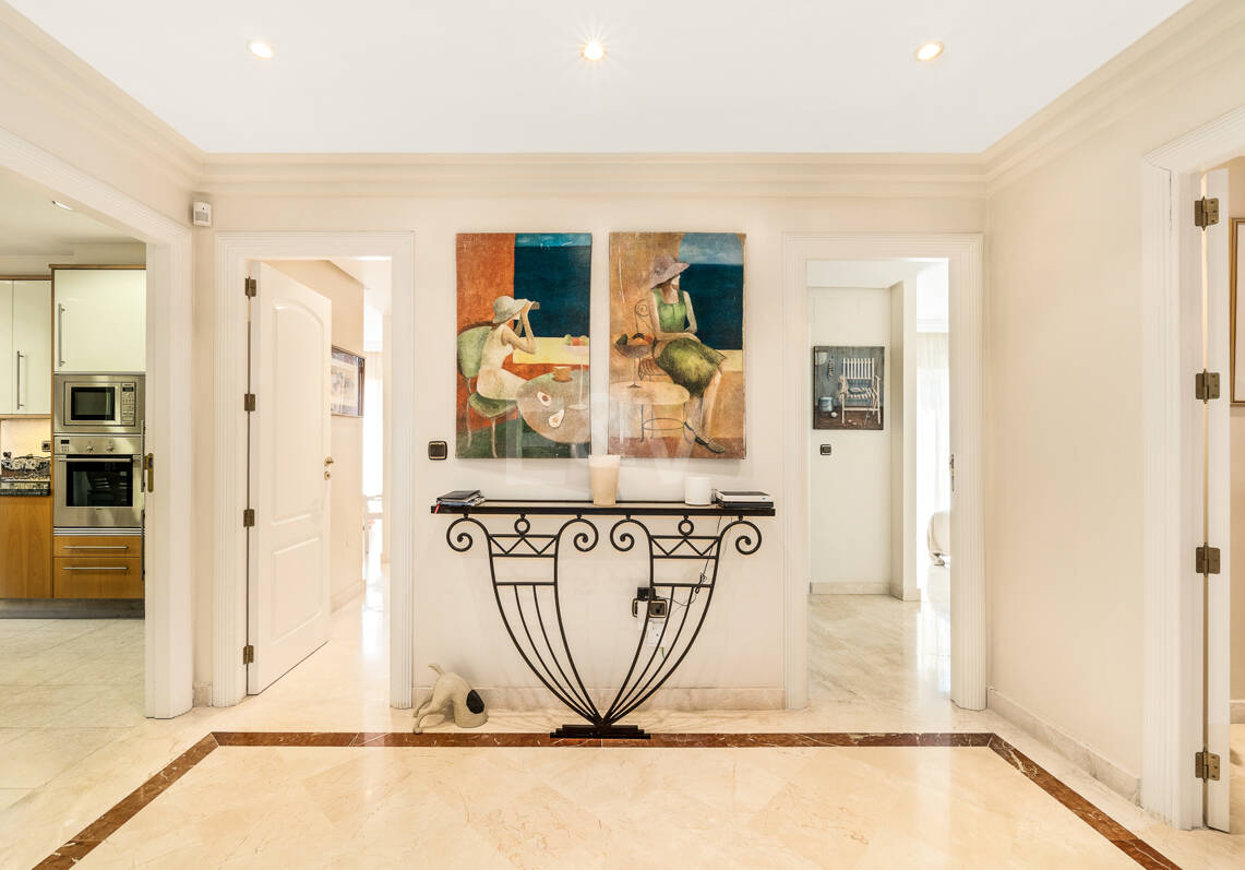 Elegante ático duplex de tres dormitorios en Lagos de Sierra Blanca