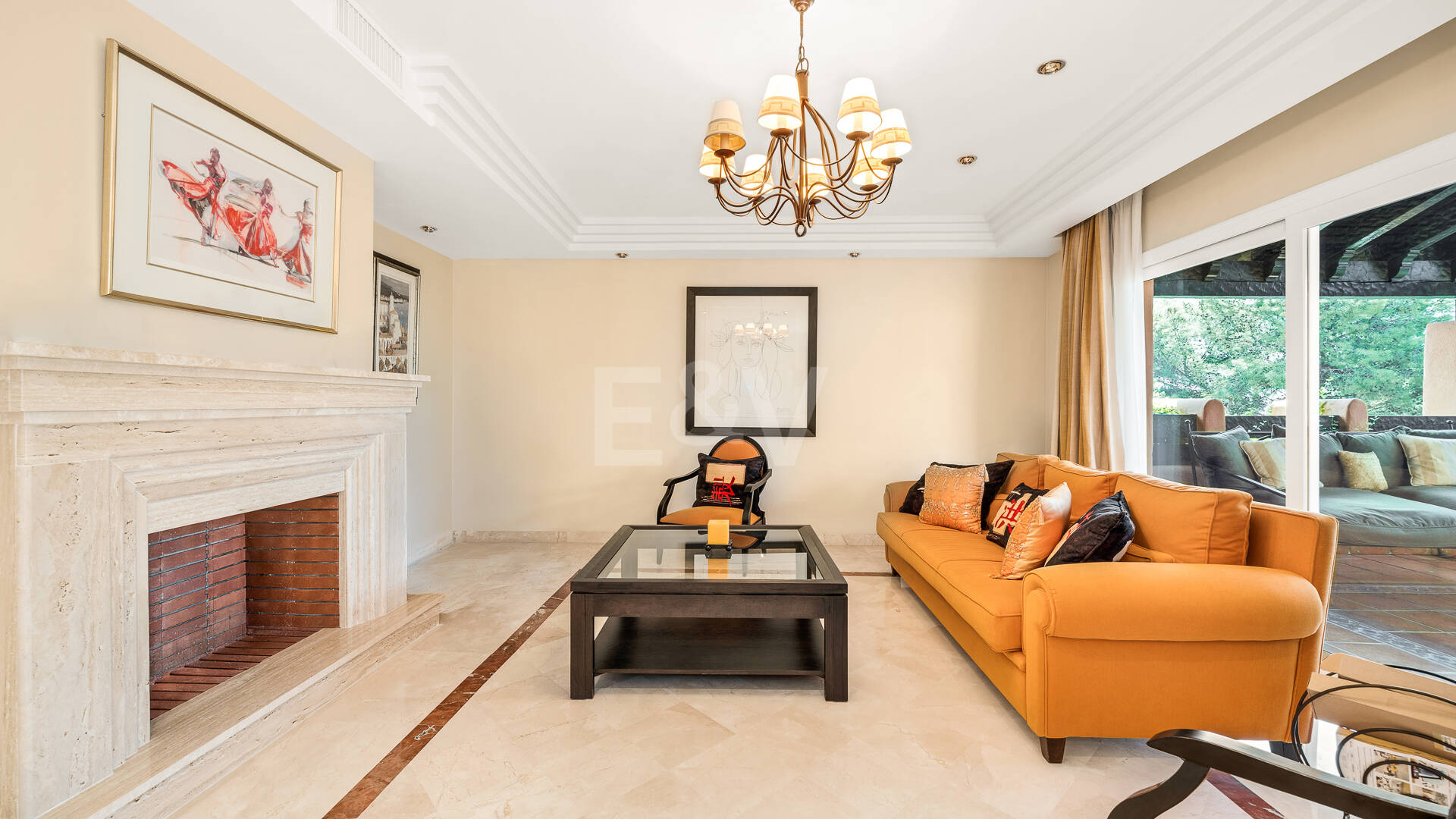 Elegante ático duplex de tres dormitorios en Lagos de Sierra Blanca