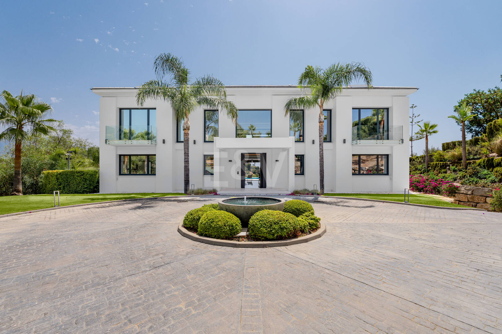 Zeitgenössische Villa mit Panoramablick aufs Meer in Los Almendros, Benahavís