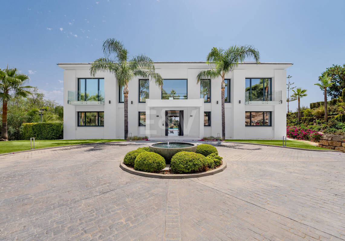 Zeitgenössische Villa mit Panoramablick aufs Meer in Los Almendros, Benahavís