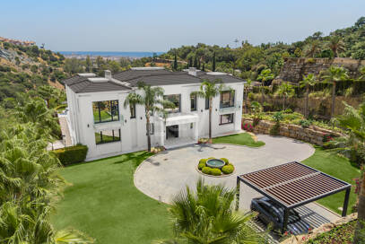 Zeitgenössische Villa mit Panoramablick aufs Meer in Los Almendros, Benahavís