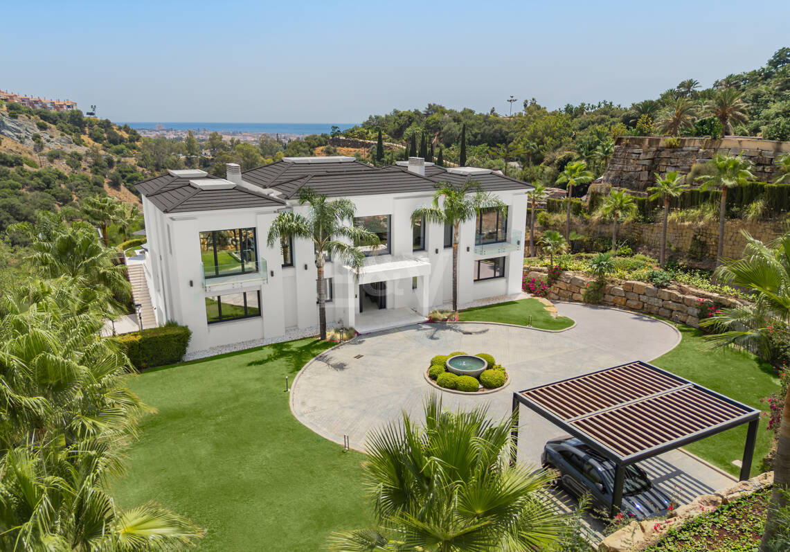 Zeitgenössische Villa mit Panoramablick aufs Meer in Los Almendros, Benahavís